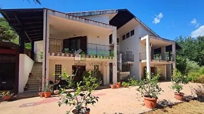 Casa con 8 locali in vendita in Roccascalegna