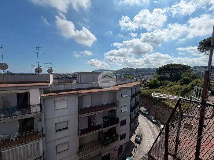 Appartamento trilocale in vendita in Via Filippo Maria Briganti, Napoli