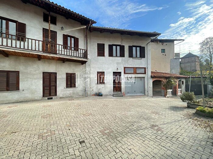 Casa con 8 locali in vendita in Vicolo Molini, Aglie