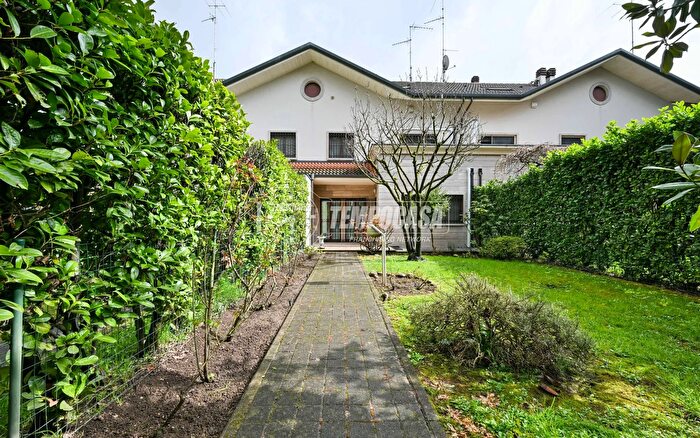 Casa con 5 locali in vendita in Via Cristei M, Segrate