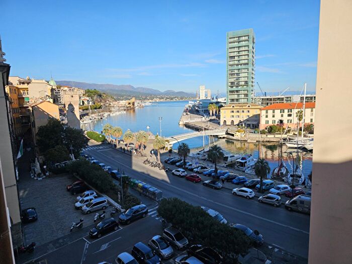 Appartamento quadrilocale in vendita in Via Quarda Superiore, Savona