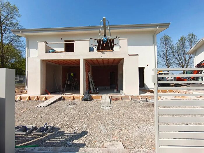 Casa con 5 locali in vendita in Strada Cognento, Modena