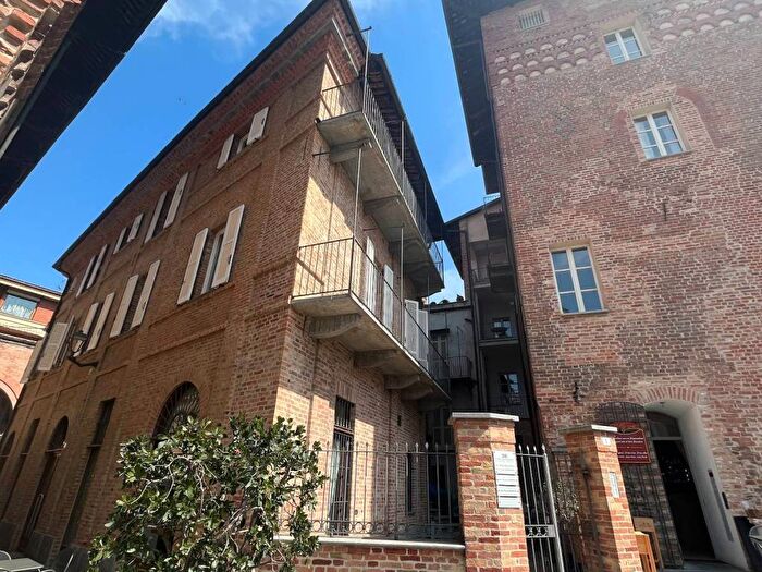 Appartamento trilocale in affitto in Piazza Publio Elvio Pertinace, Centro, Alba