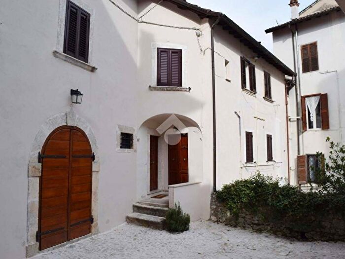 Appartamento trilocale in affitto in appartamento Via dei Cordoni, Centro, Tagliacozzo