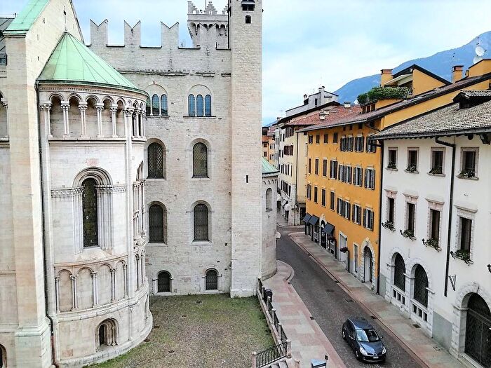 Appartamento trilocale in affitto in Via San Vigilio, Centro Storico, Trento