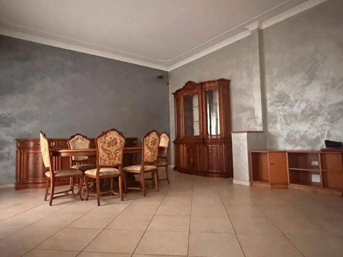 Appartamento con 7 locali in vendita in Corso Giulio Cesare, Torino