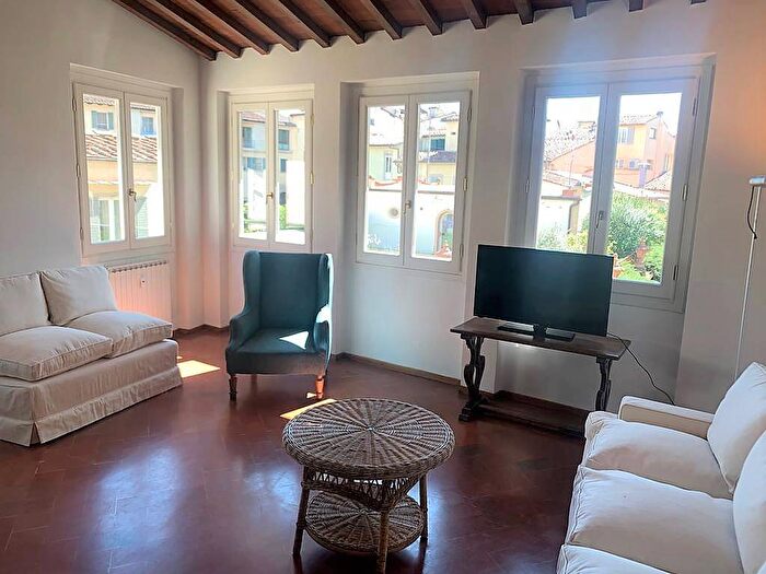 Appartamento con 6 locali in affitto in Via Bettino Ricasoli, Duomo, Firenze