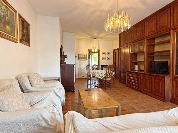 Appartamento con 5 locali in affitto in Via Antonio Bertoloni, Marina di Carrara, Carrara