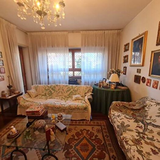 Appartamento con 5 locali in vendita in Via Enrico di San Martino Valperga, Roma