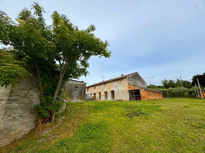 Casa con 8 locali in vendita in Contrada Chiaro, Torre San Patrizio
