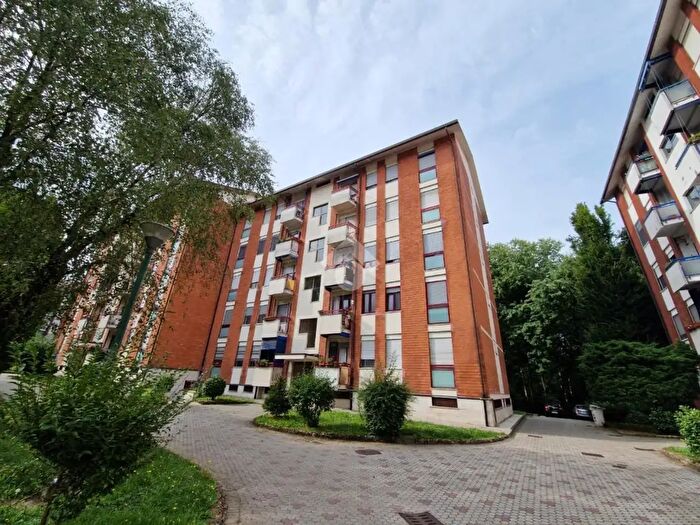 Appartamento quadrilocale in vendita in Via Monte Bianco, Limbiate