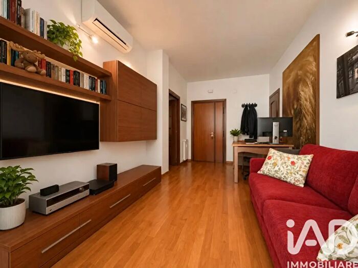 Appartamento trilocale in vendita in Via Giuseppe Zamboni, Roma
