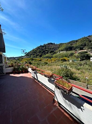 Appartamento con 6 locali in vendita in Contrada Avarna, Messina