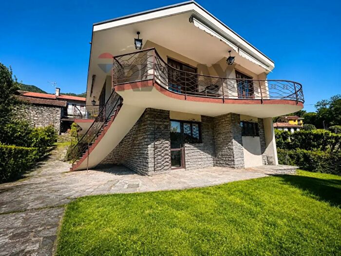 Casa con 6 locali in vendita in Via Gravellona, Casale Corte Cerro