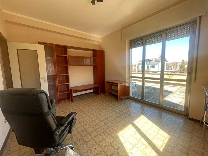 Appartamento trilocale in affitto in Via sant' Alessandro, Castronno