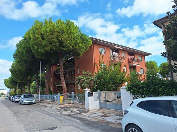 Appartamento con 5 locali in vendita in Via Capitano Umberto Cagni, Civitanova Marche