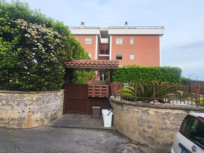 Appartamento trilocale in vendita in Via Colle Palazzo, Velletri