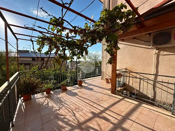 Appartamento trilocale in vendita in Via Baracche, Paola