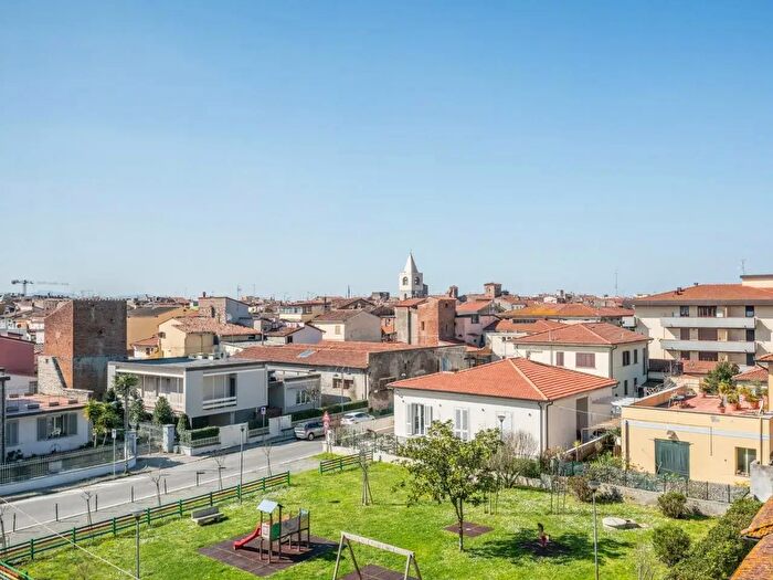 Appartamento con 5 locali in vendita in a Giovanni Pascoli, Cascina