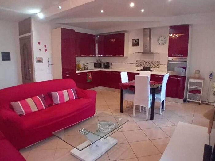 Appartamento trilocale in affitto in Vico Rossi, Centro, Albenga