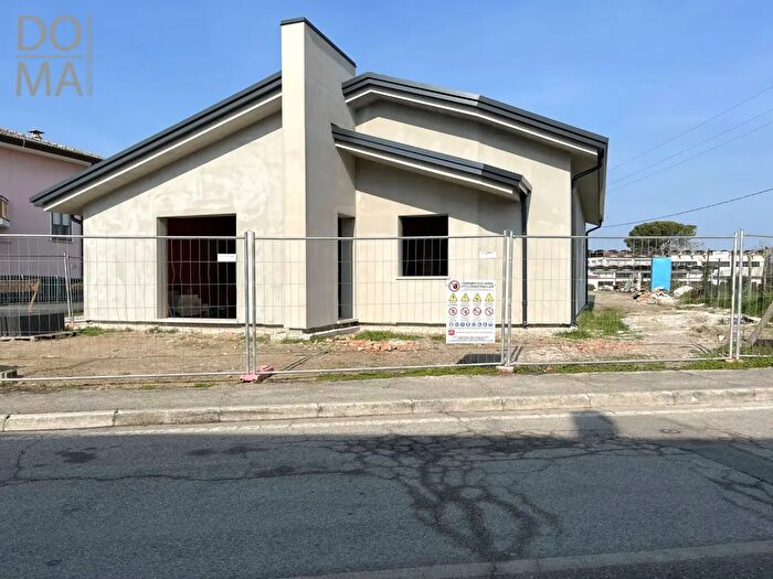Casa quadrilocale in vendita in Porto Viro