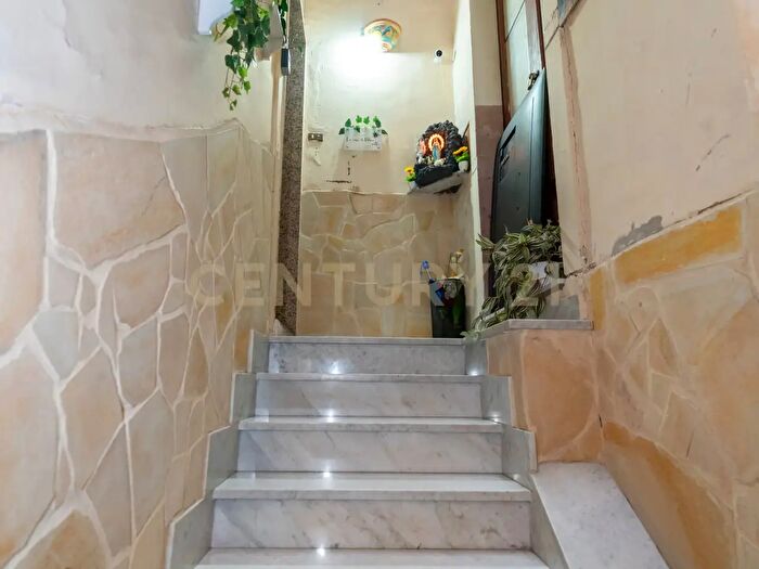 Appartamento quadrilocale in vendita in Via Carnazza Amari, Catania