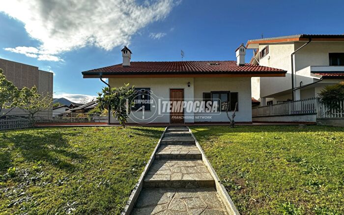 Casa con 10 locali in vendita in Via Caravaggio, Bruino