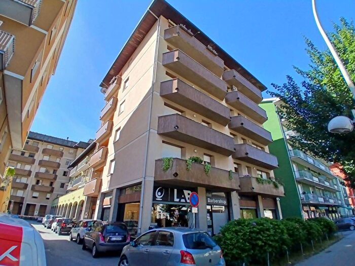 Appartamento trilocale in affitto in Viale Milano, Centro, Sondrio