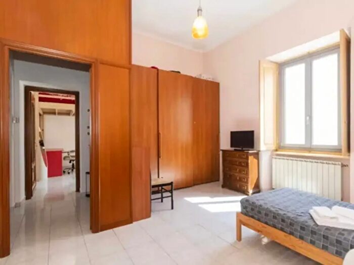 Appartamento trilocale in affitto in Via Giacinto Carena, Torino