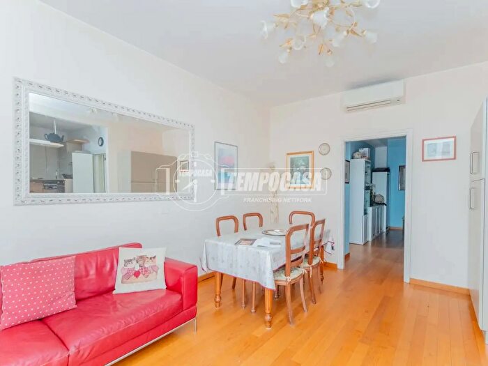 Appartamento quadrilocale in vendita in Via Val Maira, Milano