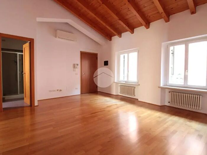 Appartamento trilocale in affitto in Verona