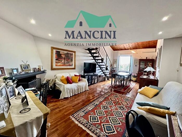 Appartamento con 5 locali in vendita in Via Orefici, Jesi