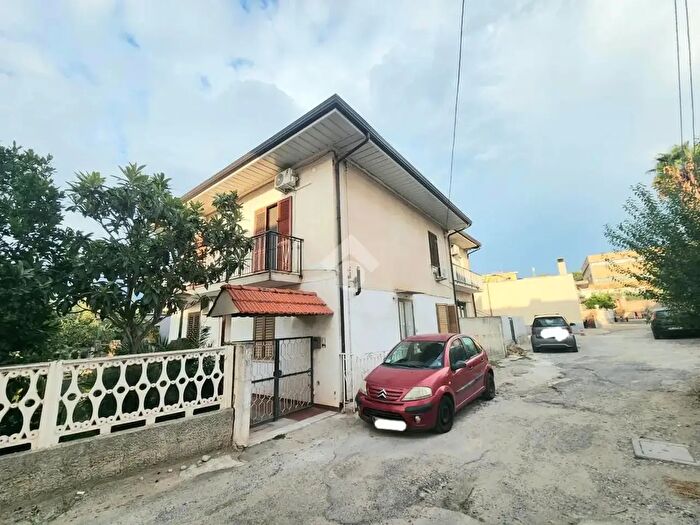Appartamento bilocale in vendita in Viale Magna Grecia, Catanzaro