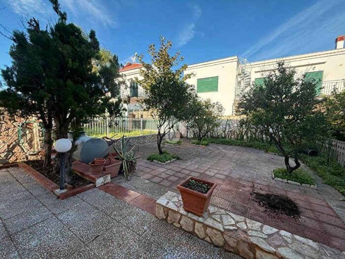 Casa con 5 locali in affitto in Via urania, Mondello Valdesi, Palermo