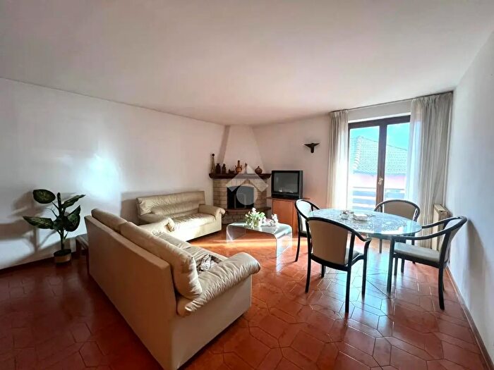 Appartamento quadrilocale in vendita in Piazza Pozzo, Onore