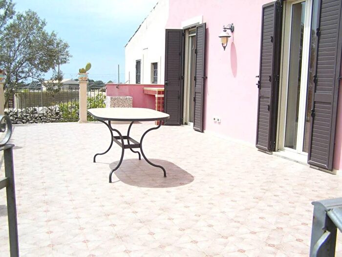 Casa quadrilocale in affitto in Donnafugata Punta Braccetto, Ragusa