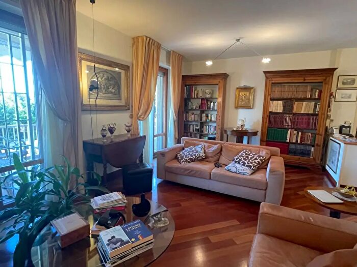 Appartamento con 6 locali in vendita in Via Ponza, Grottammare