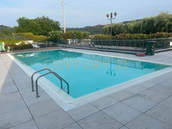 Appartamento con 5 locali in vendita in Via Vittorio Monese, Garda