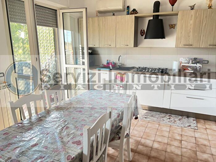 Appartamento trilocale in vendita in Via Giuseppe Turbini, Piacenza