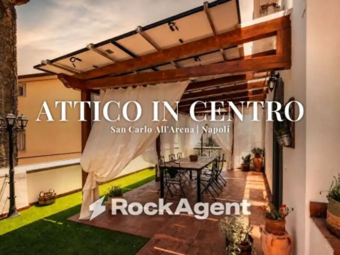 Appartamento con 6 locali in vendita in Vico Miracoli, Napoli
