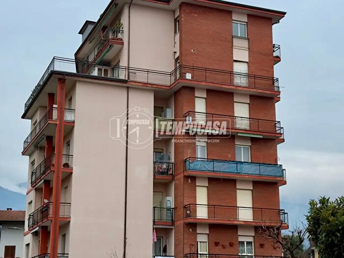 Appartamento trilocale in vendita in Via Annibale Rosa, Verbania