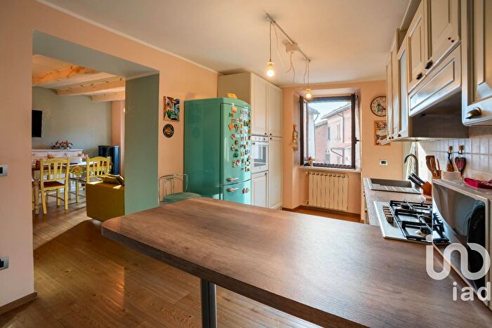 Appartamento trilocale in vendita in Piazza Romana, Fossato Di Vico