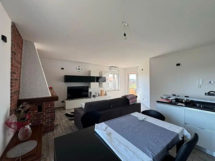 Casa trilocale in vendita in Via Strera, Oleggio