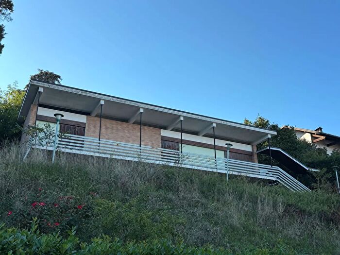 Casa con 5 locali in vendita in Via Novara Snc, Oleggio