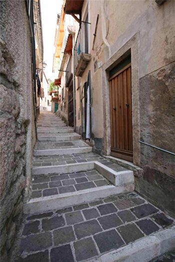 Casa con 6 locali in vendita in Anversa Degli Abruzzi