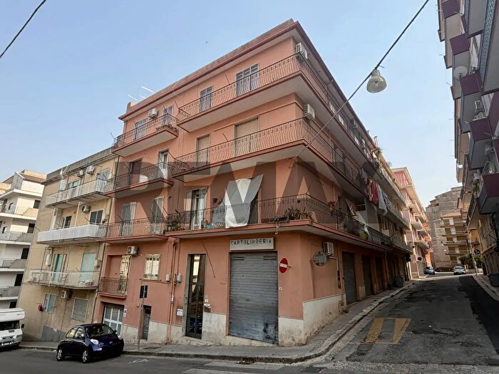 Appartamento con 6 locali in vendita in Via Ruggero Leoncavallo, Ragusa