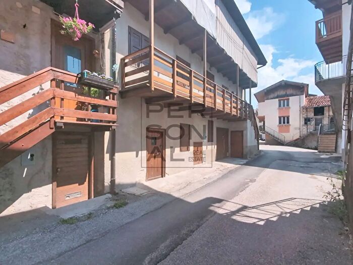 Appartamento con 5 locali in vendita in Loc Pozzacchio, Trambileno