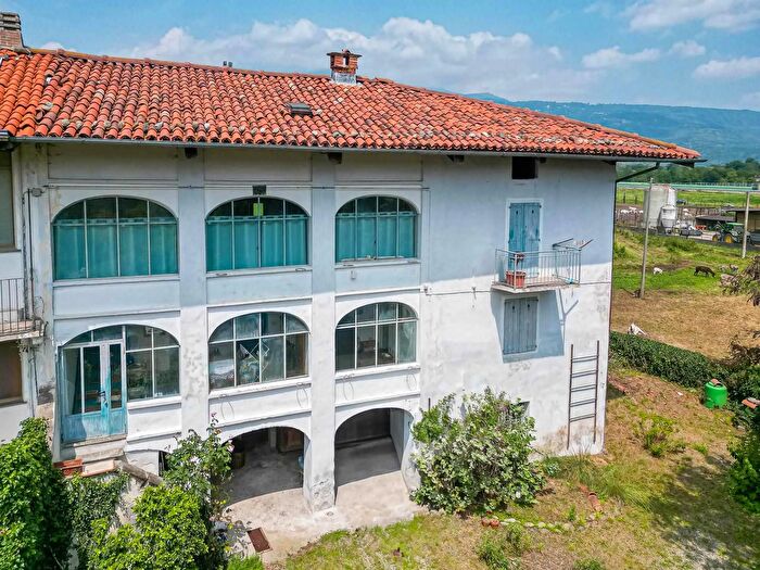 Casa con 8 locali in vendita in Via Sibia Lessolo, Lessolo