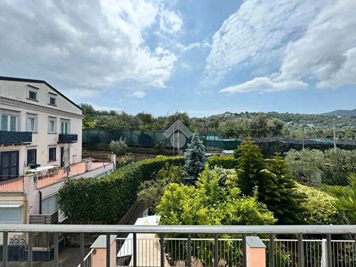 Appartamento con 6 locali in vendita in Via S Massimo, Piano Di Sorrento