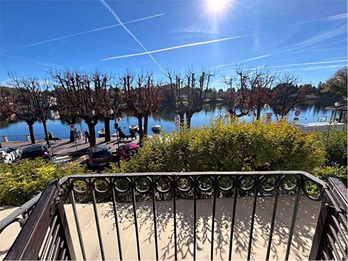 Appartamento con 5 locali in affitto in Piazza De Cristoforis, Centro, Sesto Calende